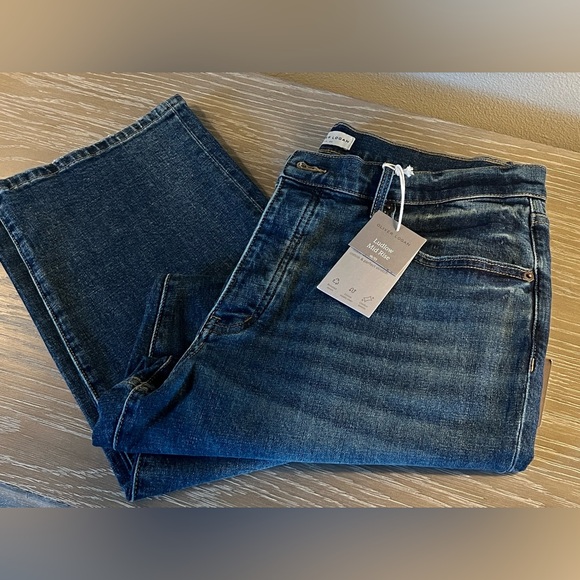 NWT, Oliver Logan, Ludlow Relaxed Taper Jean in 
Vintage Medium Indigo. - Picture 1 of 9